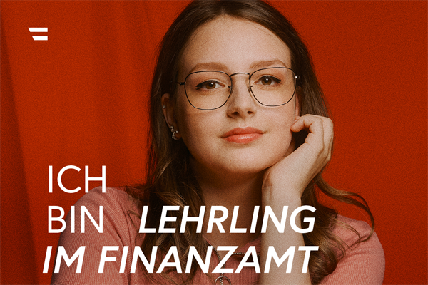 Lehrling Bettina schaut selbstbewusst in die Kamera.
