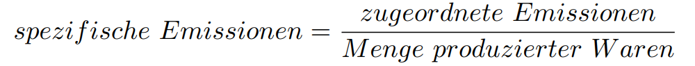 Schematische Formel zur Berechnung der spezifischen THG-Emissionen. Inhalt: spezifische Emissionen gleich zugeordnete Emissionen geteilt durch die Menge produzierter Waren.